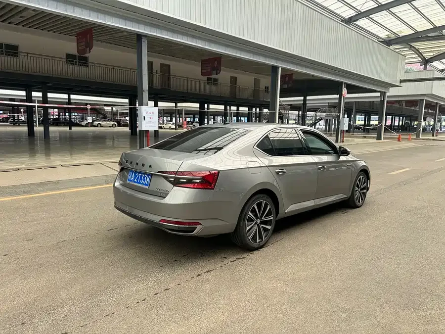 Skoda Superb Superpa 2022 TSI330 DSG luxury version 2022 — миниатюра 2