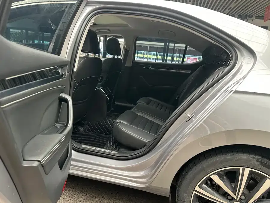 Skoda Superb Superpa 2022 TSI330 DSG luxury version 2022 — миниатюра 3