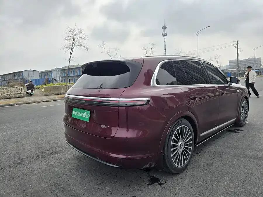 AITO M7 M7 2026 Extended Range Ultra 4WD 5-seater 2025 — миниатюра 3