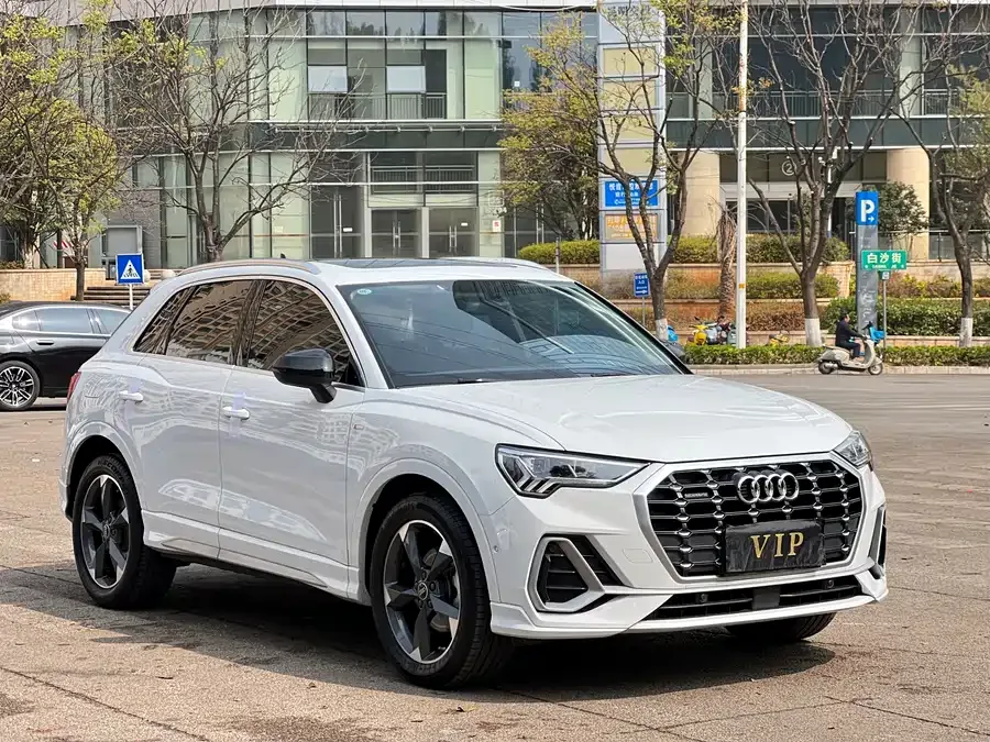 Audi Q3 2022 35 TFSI Fashionable and Dynamic 2022 — миниатюра 3