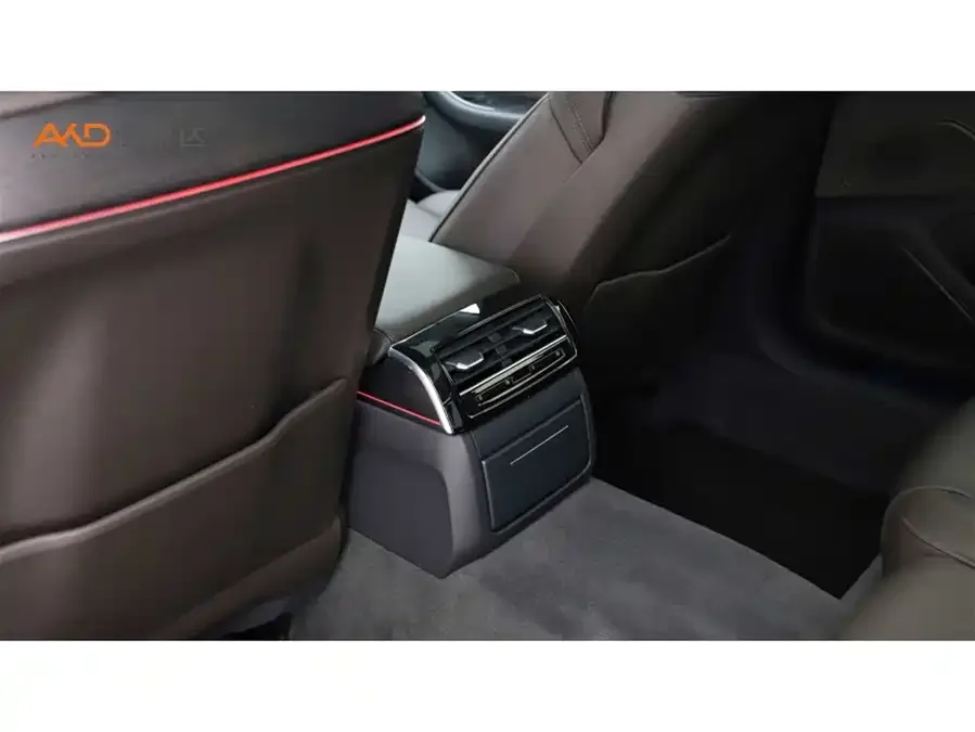 Audi A8 2025 A8L 45 TFSI quattro Luxury Edition 2025 — миниатюра 3
