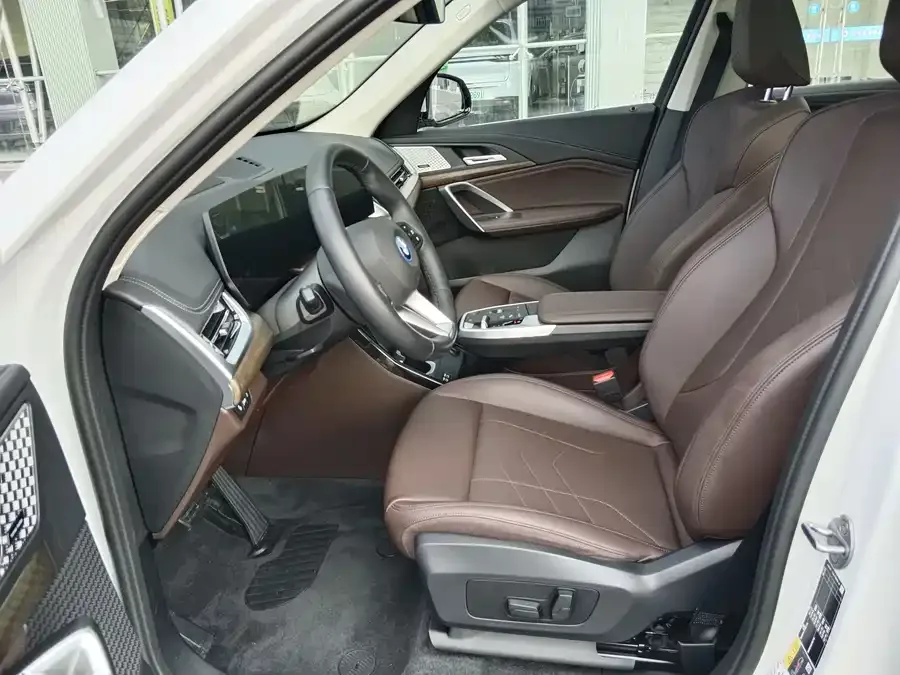 BMW iX1 2023 xDrive30L X Design Package 2023 — миниатюра 3