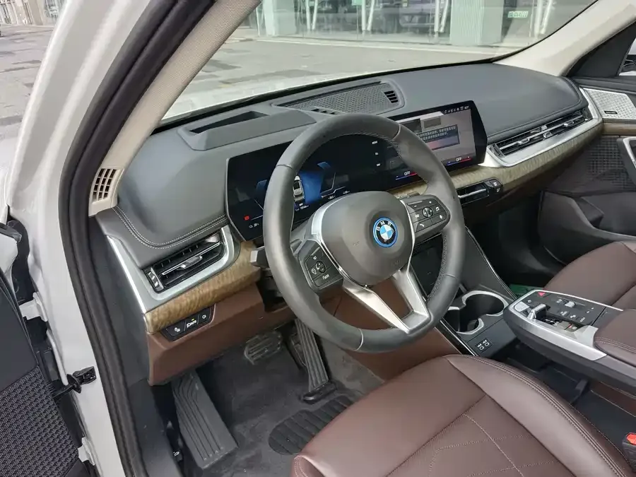 BMW iX1 2023 xDrive30L X Design Package 2023 — миниатюра 4
