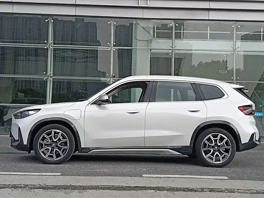 BMW iX1 2023 xDrive30L X Design Package 2023 — миниатюра 5