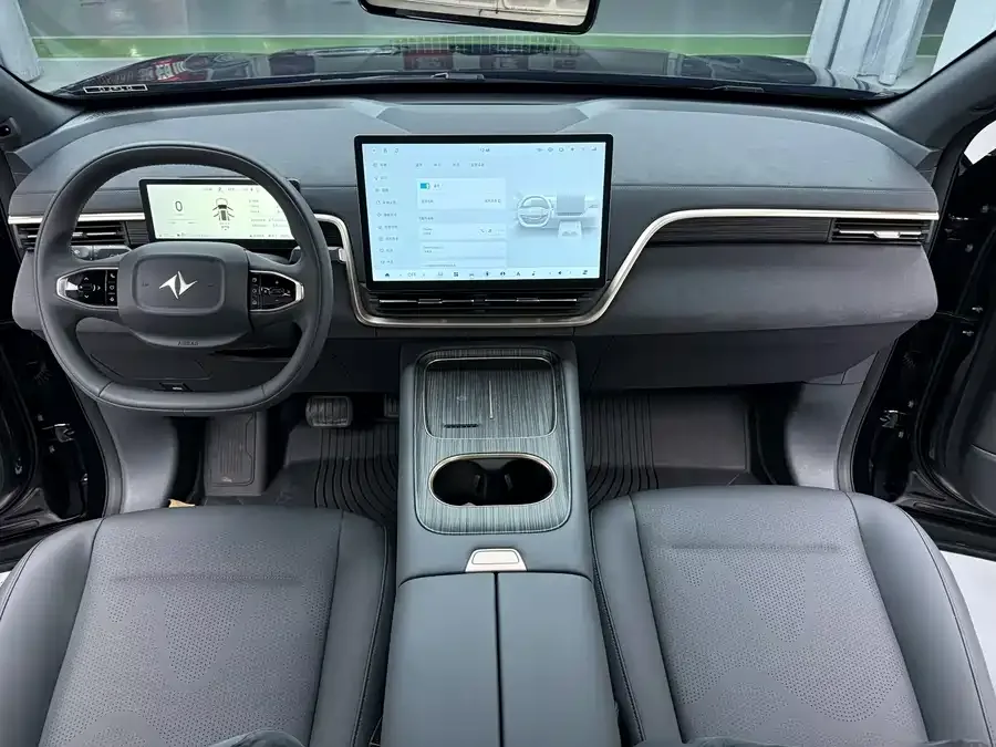 Dongfeng e008 e008 2024 210Max Extended Range 6-seater 2025 — миниатюра 2