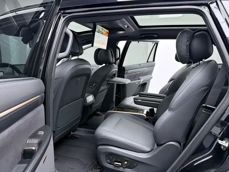Dongfeng e008 e008 2024 210Max Extended Range 6-seater 2025 — миниатюра 3