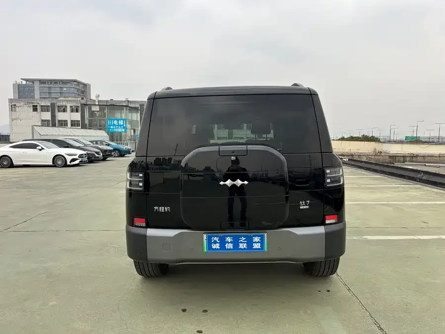 BYD Leopard Titanium 7 Titanium 7 2025 200KM 2WD Max Edition 2026 — миниатюра 2