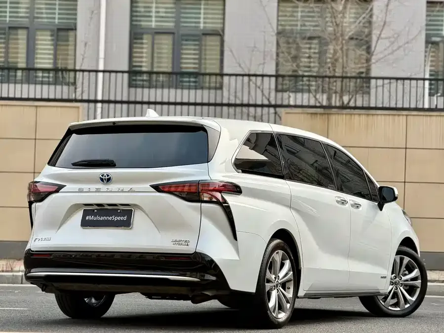 Toyota Sienna SIENNA 2023 2.5L Hybrid Premium Edition 2024 — миниатюра 5