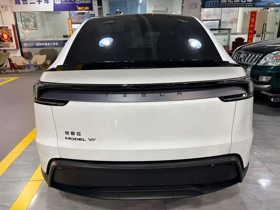 Tesla Model YL Model YL 2025 long-range all-wheel drive version 2026 — миниатюра 2