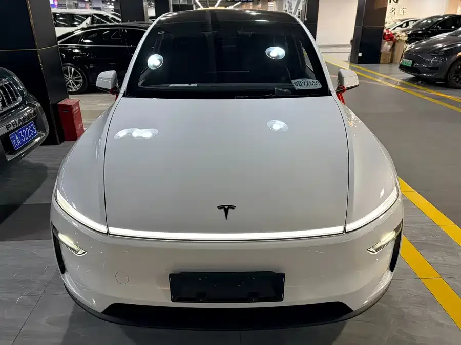 Tesla Model YL Model YL 2025 long-range all-wheel drive version 2026 — миниатюра 4