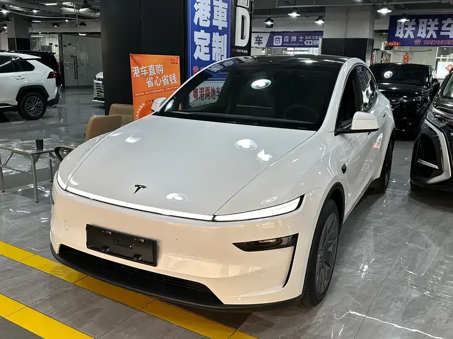 Tesla Model YL 2026