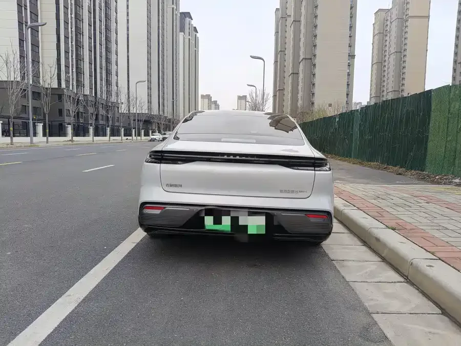 Geely Galaxy Star 8 Galaxy Star 8 2025 130km EM-i Flagship Edition 2025 — миниатюра 3