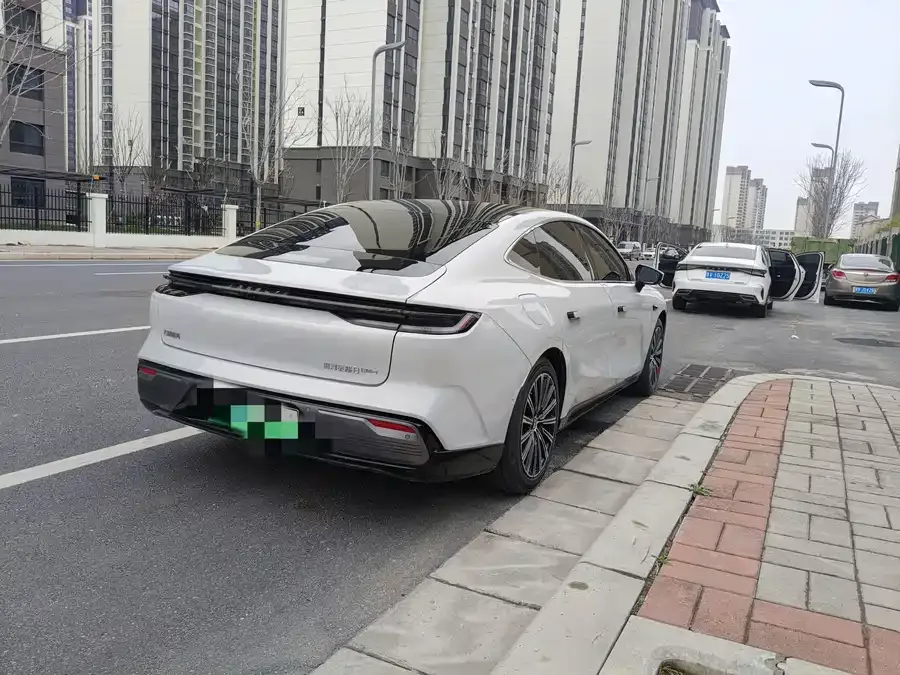 Geely Galaxy Star 8 Galaxy Star 8 2025 130km EM-i Flagship Edition 2025 — миниатюра 5
