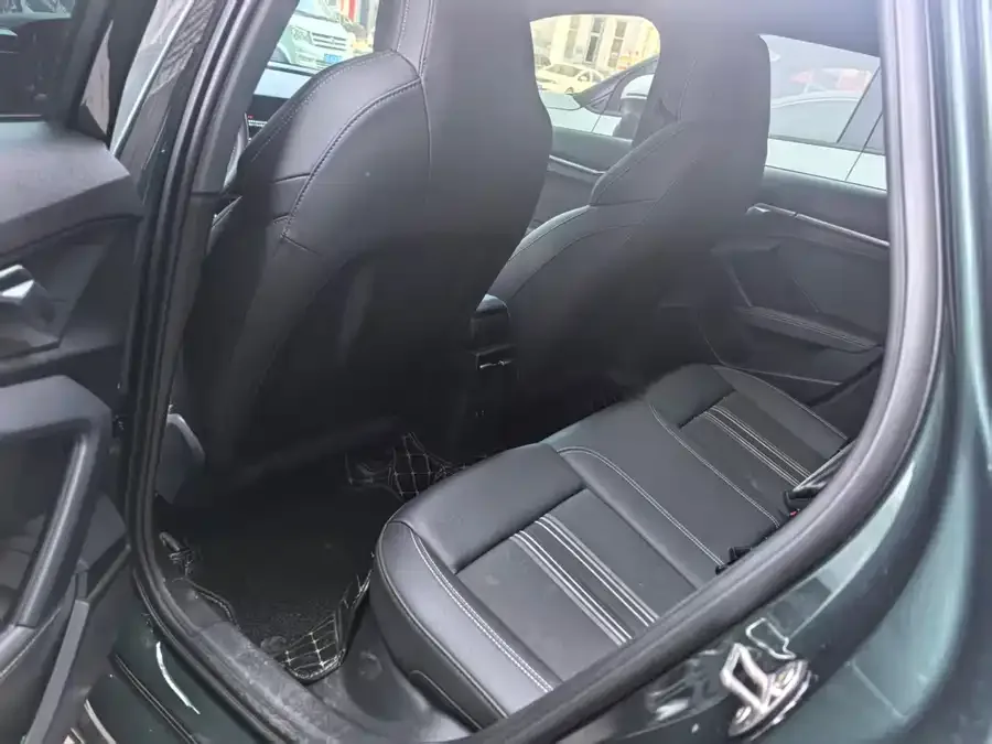 Audi A3 2023 Sportback 35 TFSI stylish and sporty 2023 — миниатюра 2