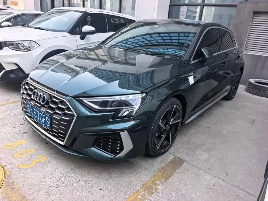 Audi A3 2023 Sportback 35 TFSI stylish and sporty 2023 — фото 1, купить с доставкой в Москву