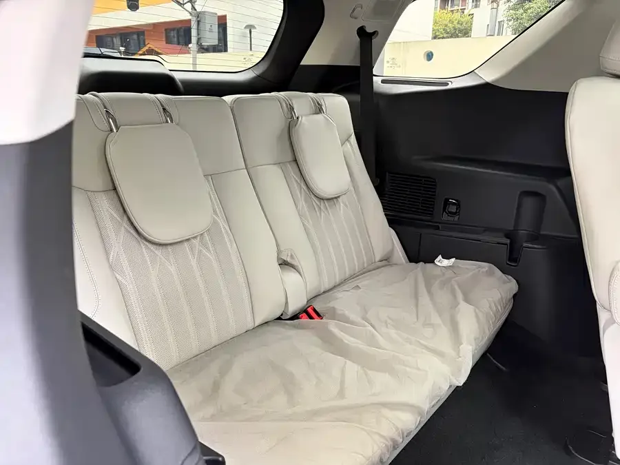 Ford Explorer Explorer 2023 EcoBoost 285 4WD Red Gold Edition 6-seater 2024 — миниатюра 5