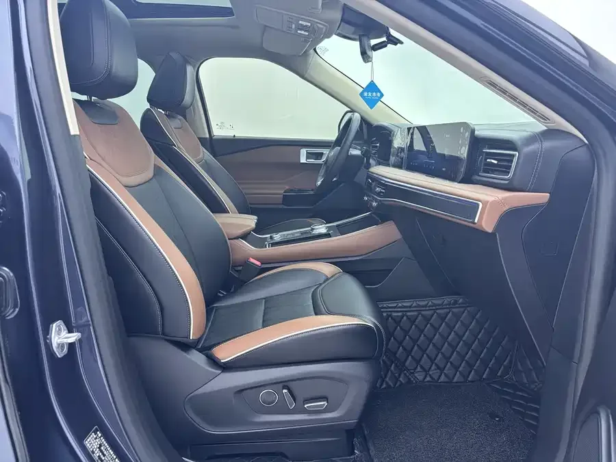 Ford Explorer Explorer 2023 EcoBoost 285 4WD Titanium Edition 7 Seaters 2022 — миниатюра 3