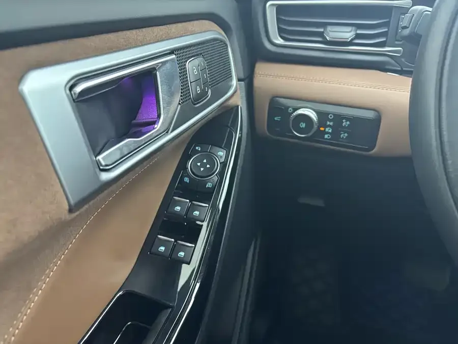 Ford Explorer Explorer 2023 EcoBoost 285 4WD Titanium Edition 7 Seaters 2022 — миниатюра 5
