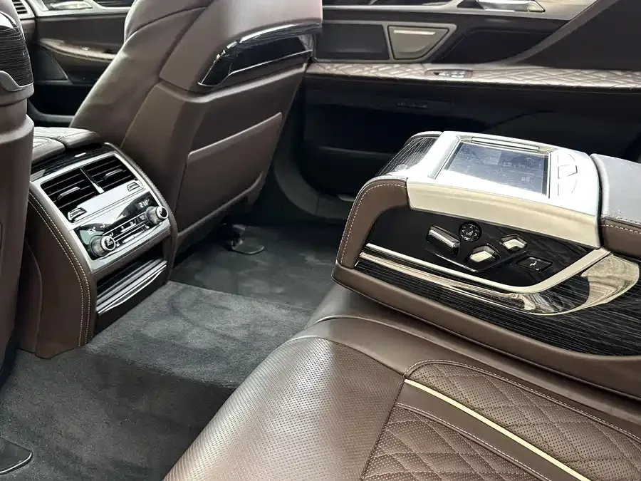 BMW 7 Series BMW 7 Series 2021 740Li Leading M Sport Package 2022 — миниатюра 4