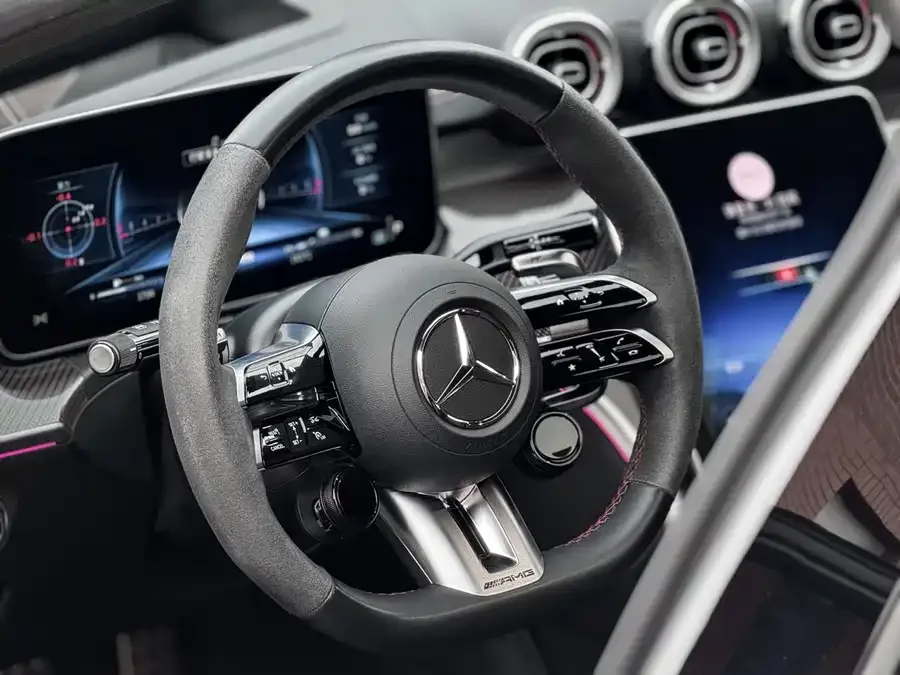Mercedes-Benz C-Class AMG New Energy Mercedes-Benz C-Class AMG New Energy 2024 AMG C 63 SE PERFORMANCE F1 Special Edition 2024 — миниатюра 3