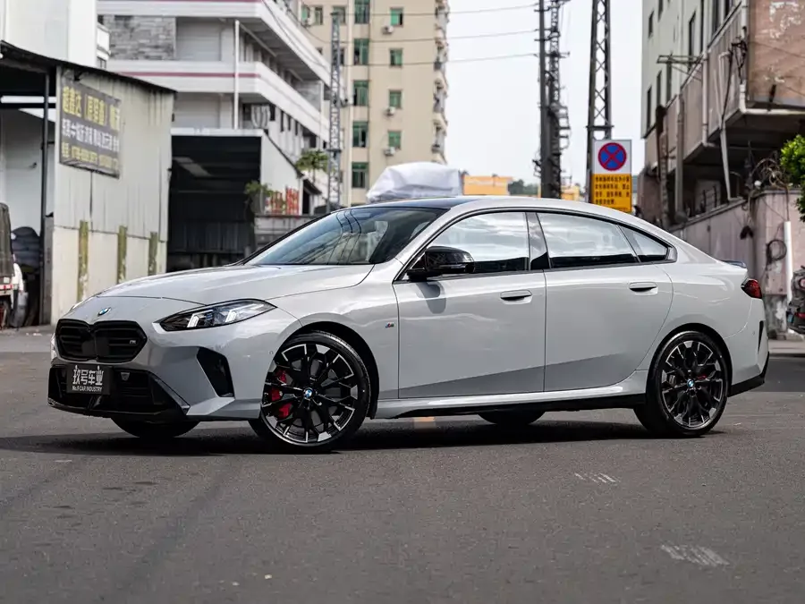 BMW M235L 2025