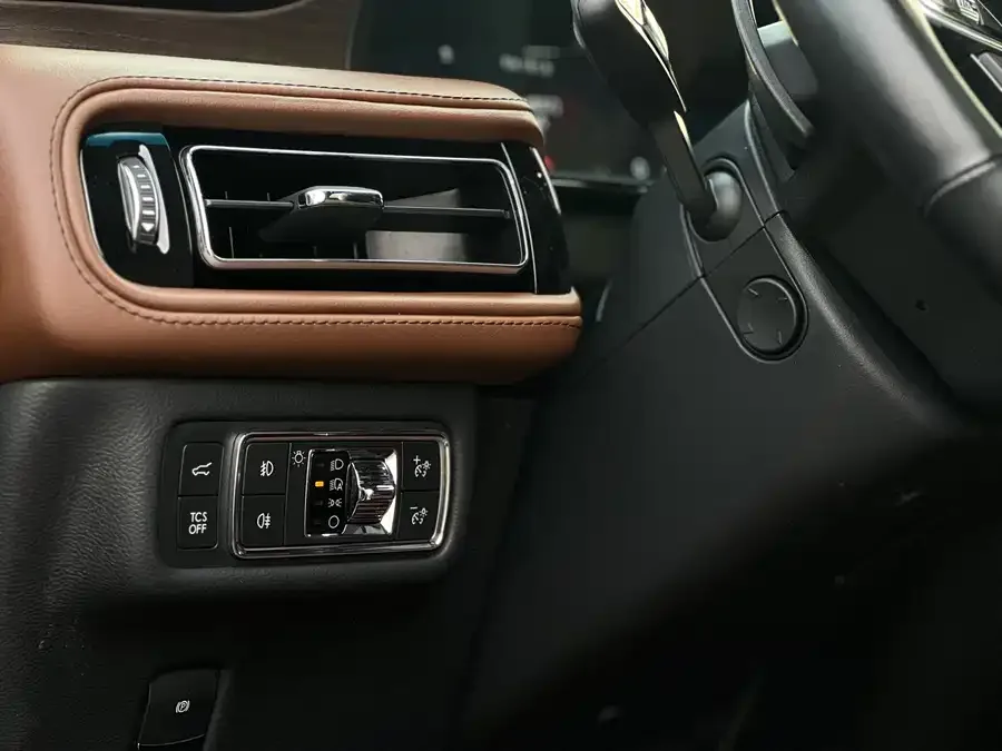 Lincoln Navigator Navigator (Imported) 2020 2.7T 4WD Premium Edition 2022 — миниатюра 3