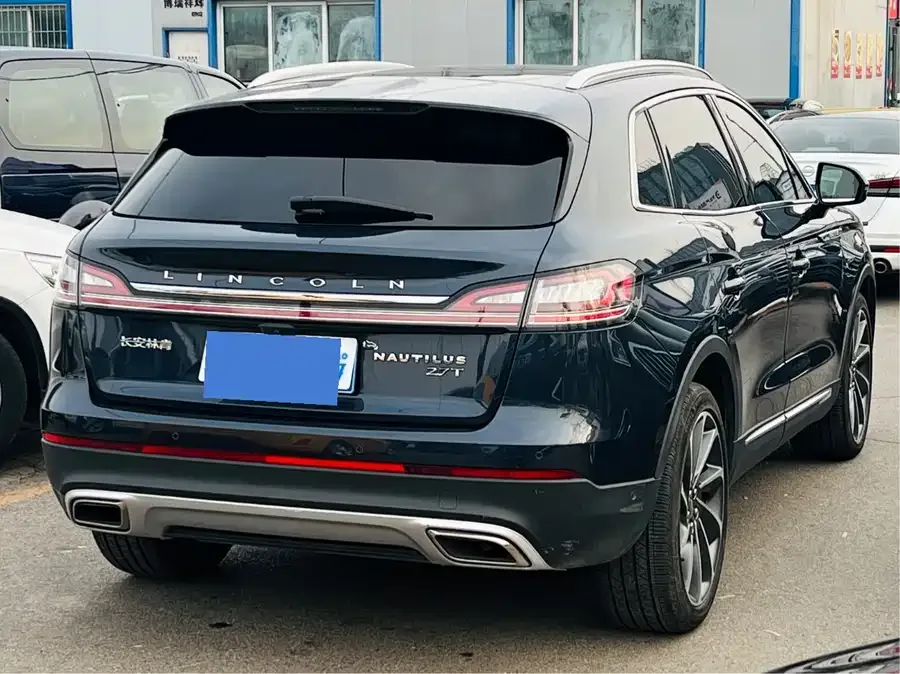 Lincoln Navigator Navigator (Imported) 2020 2.7T 4WD Premium Edition 2022 — миниатюра 4