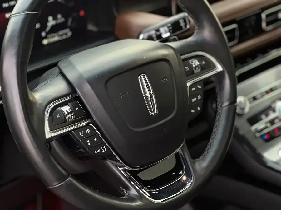 Lincoln Navigator Navigator (Imported) 2020 2.7T 4WD Premium Edition 2022 — миниатюра 5
