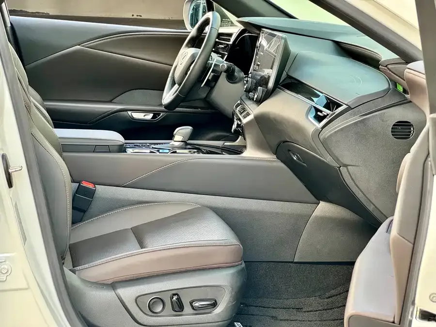 Lexus RX 2023 350h 4WD Pure Edition 2024 — миниатюра 3