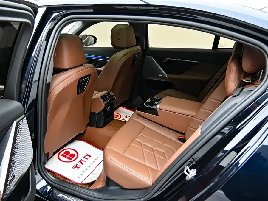 BMW 5 Series BMW 5 Series 2024 530Li Leading M Sports Package 2024 — миниатюра 4
