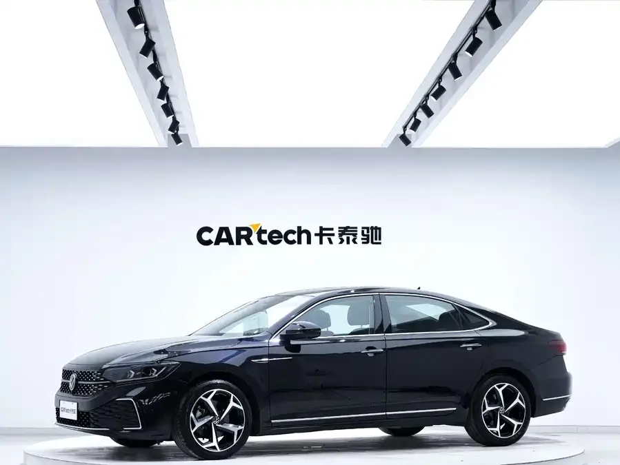 Volkswagen Passat Passat 2023 facelift 330TSI Starry Sky Deluxe Edition 2023 — фото 1, купить с доставкой в Москву