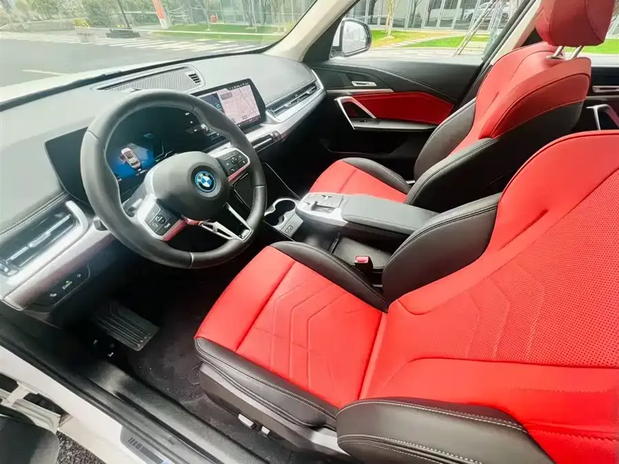 BMW iX1 2023 eDrive25L M Sport Package 2025 — миниатюра 4