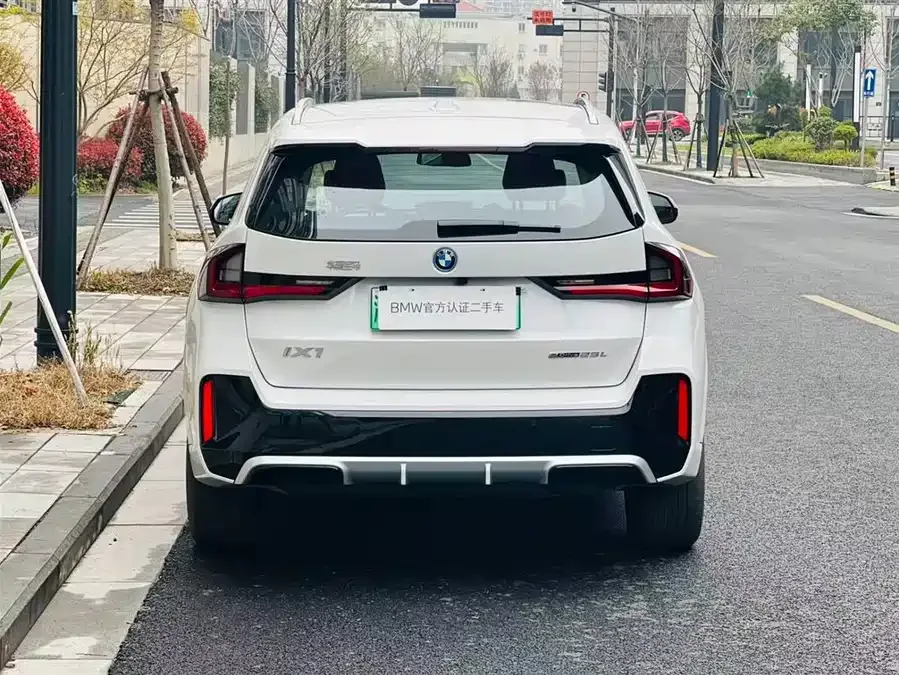 BMW iX1 2023 eDrive25L M Sport Package 2025 — миниатюра 5