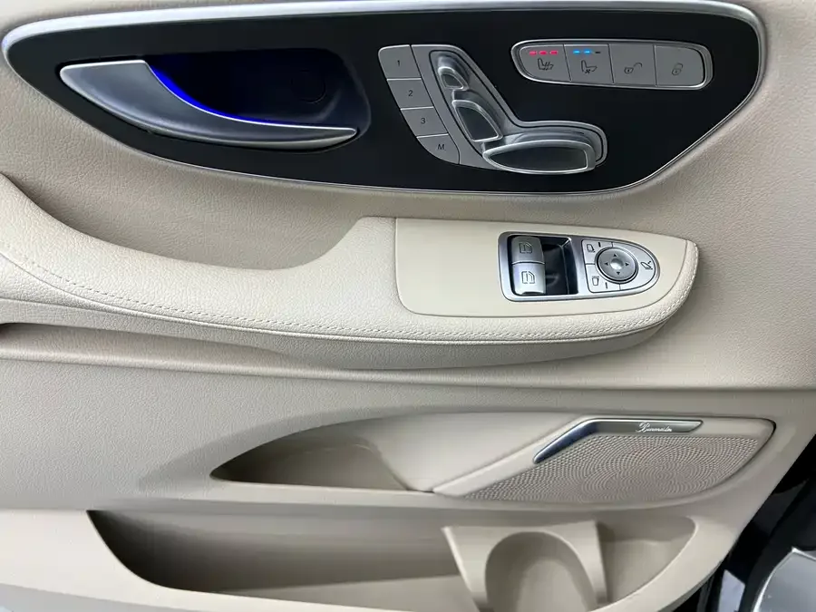 Mercedes-Benz Class V Mercedes-Benz V-Class 2024 V 300 Premium Edition 2025 — миниатюра 2