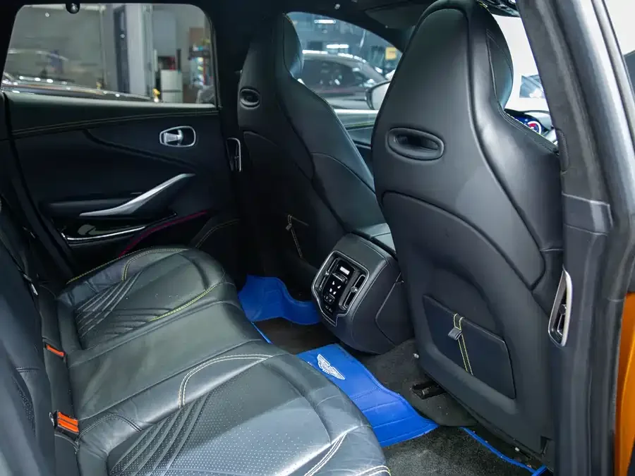 Aston Martin DBX 2022 3.0T STRAIGHT-SIX 2022 — миниатюра 3