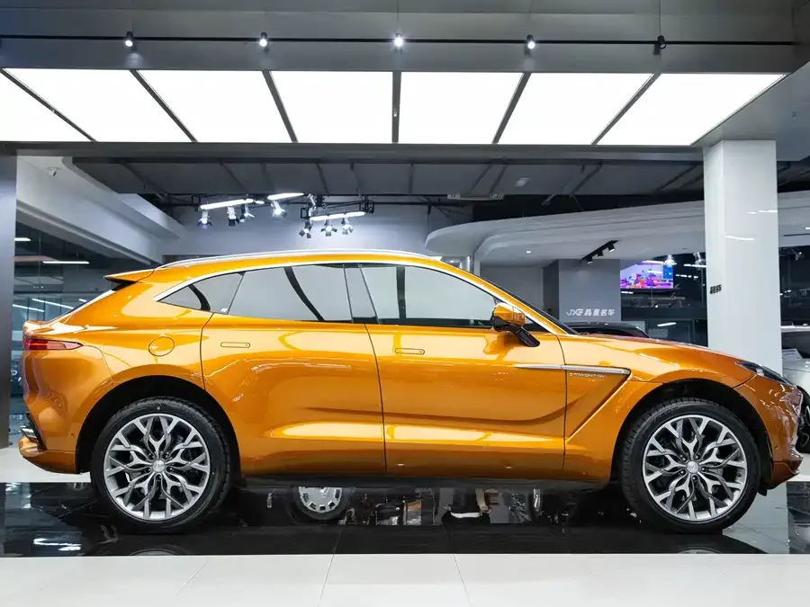 Aston Martin DBX 2022 3.0T STRAIGHT-SIX 2022 — миниатюра 4