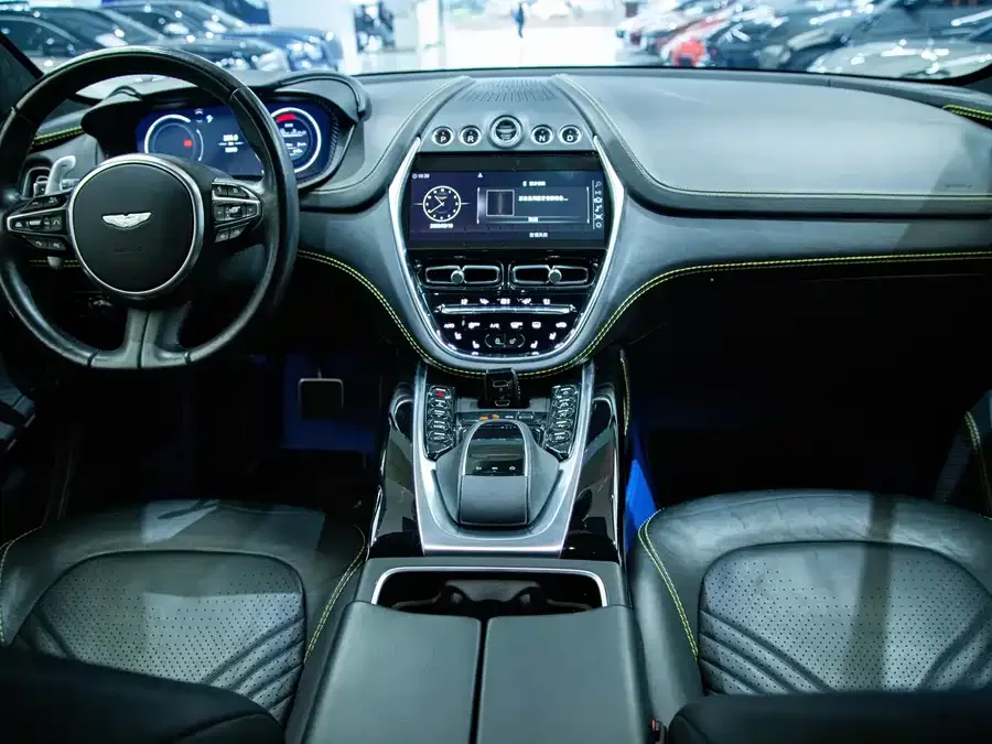 Aston Martin DBX 2022 3.0T STRAIGHT-SIX 2022 — миниатюра 5