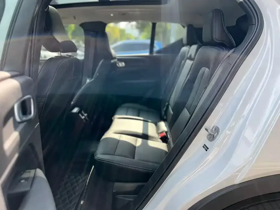 Volvo XC40 2025 B4 4WD Zhiyuan Luxury Edition 2024 — миниатюра 2