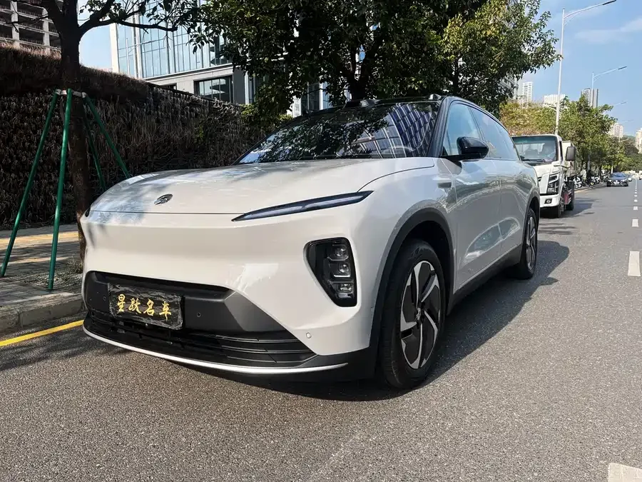 NIO ES8 2024