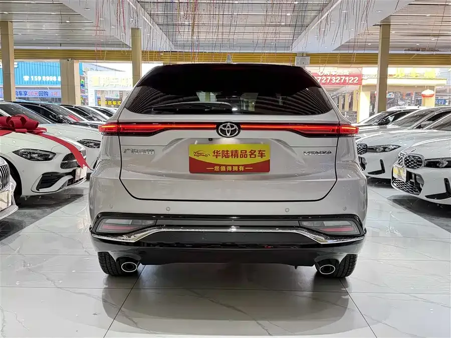 Toyota Venza Venza 2022 2.0L CVT 2WD Premium Edition 2022 — миниатюра 2