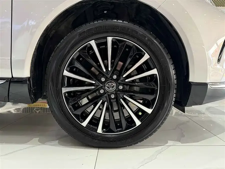 Toyota Venza Venza 2022 2.0L CVT 2WD Premium Edition 2022 — миниатюра 3