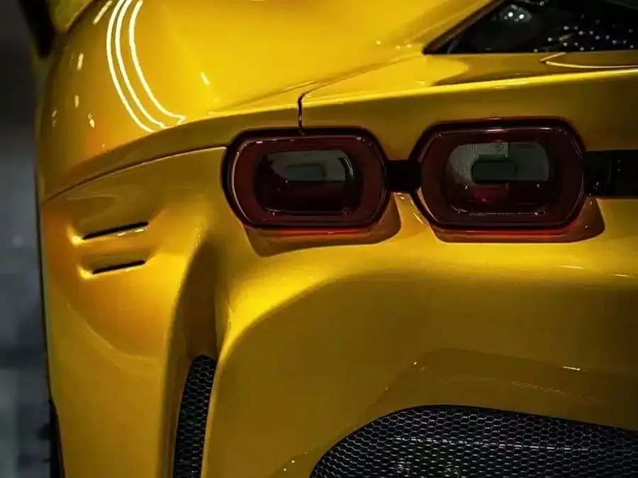 Ferrari SF90 Spider SF90 2021 3.9T V8 Spider 2022 — миниатюра 4