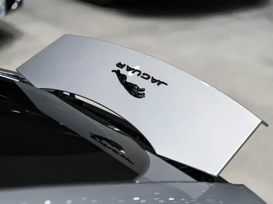 Jaguar F-Type 2024 P300 75th Anniversary Collection Hardtop Edition 2024 — миниатюра 3
