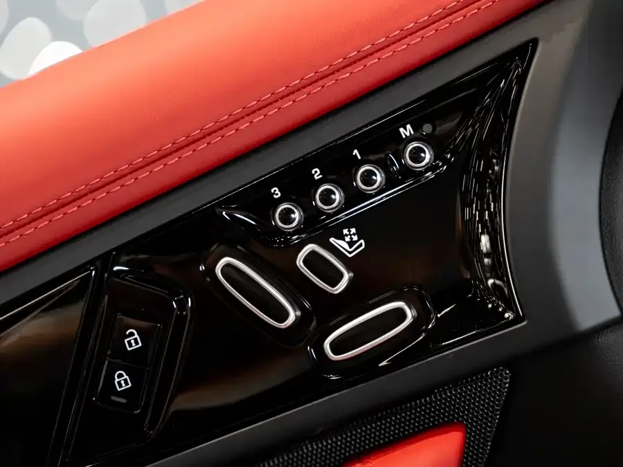 Jaguar F-Type 2024 P300 75th Anniversary Collection Hardtop Edition 2024 — миниатюра 5