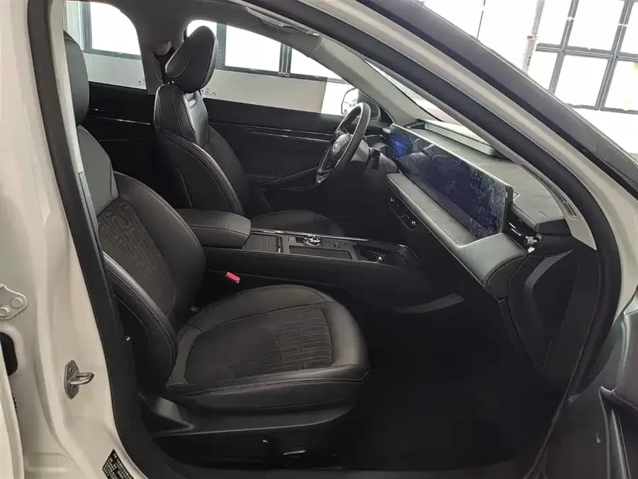 Ford Mondeo 2023 Mondeo EcoBoost 245 Luxury 2024 — миниатюра 5