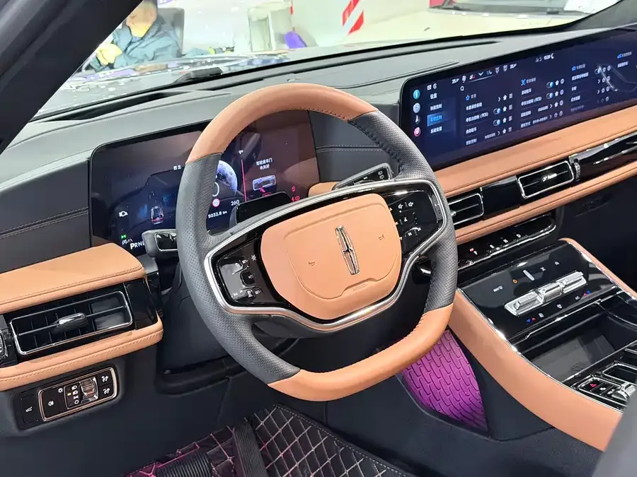 Lincoln Aviator Aviator 2024 3.0T V6 4WD Presidential Edition 6 Seaters 2025 — миниатюра 2