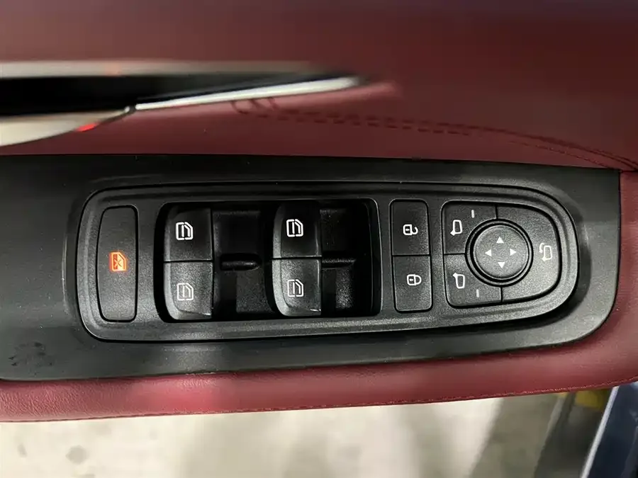 Jetour X70 Plus JETOUR X70 PLUS 2023 1.5T DCT Brave PLUS 7-seater 2024 — миниатюра 3
