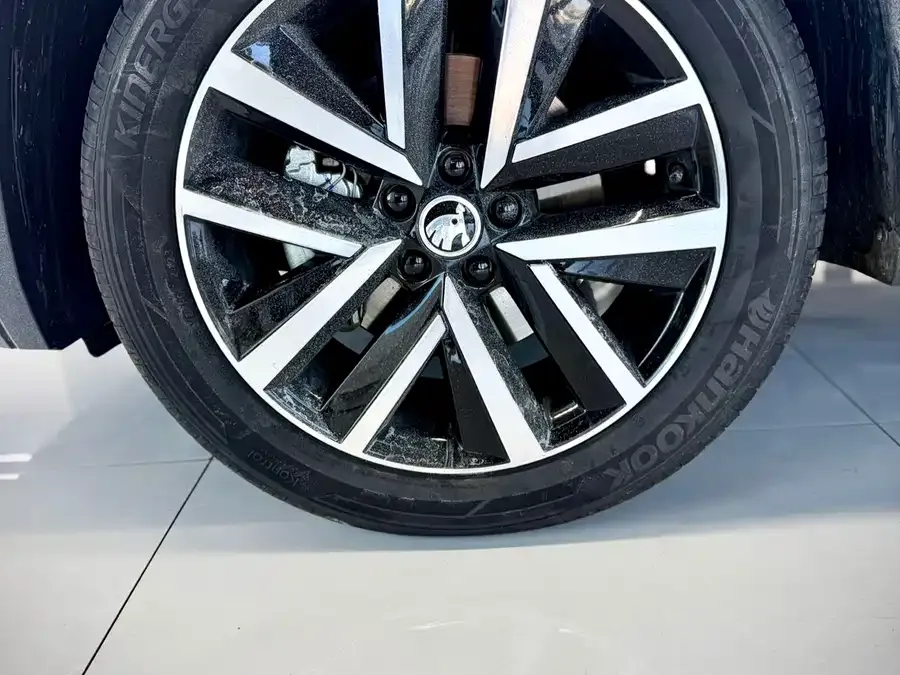 Skoda Kamiq 2023 Kamiq facelift 1.5L automatic comfort version 2023 — миниатюра 3