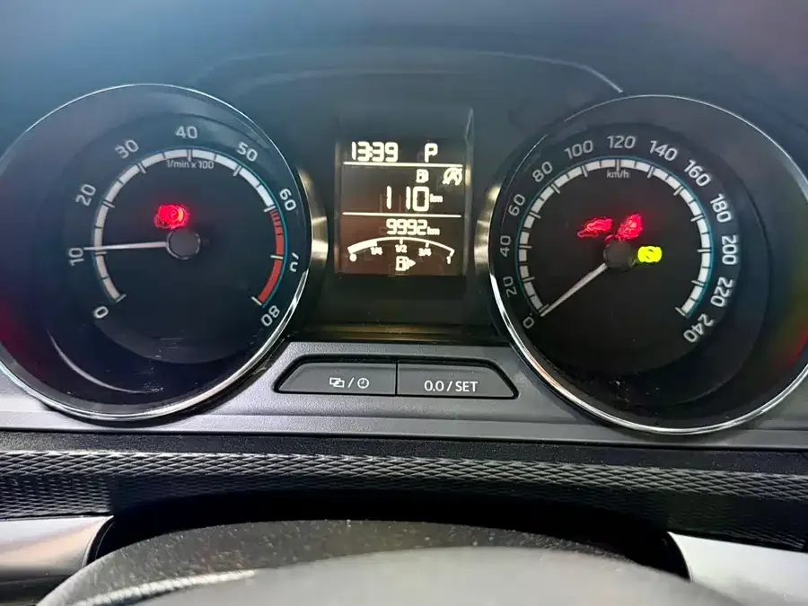 Skoda Kamiq 2023 Kamiq facelift 1.5L automatic comfort version 2023 — миниатюра 4