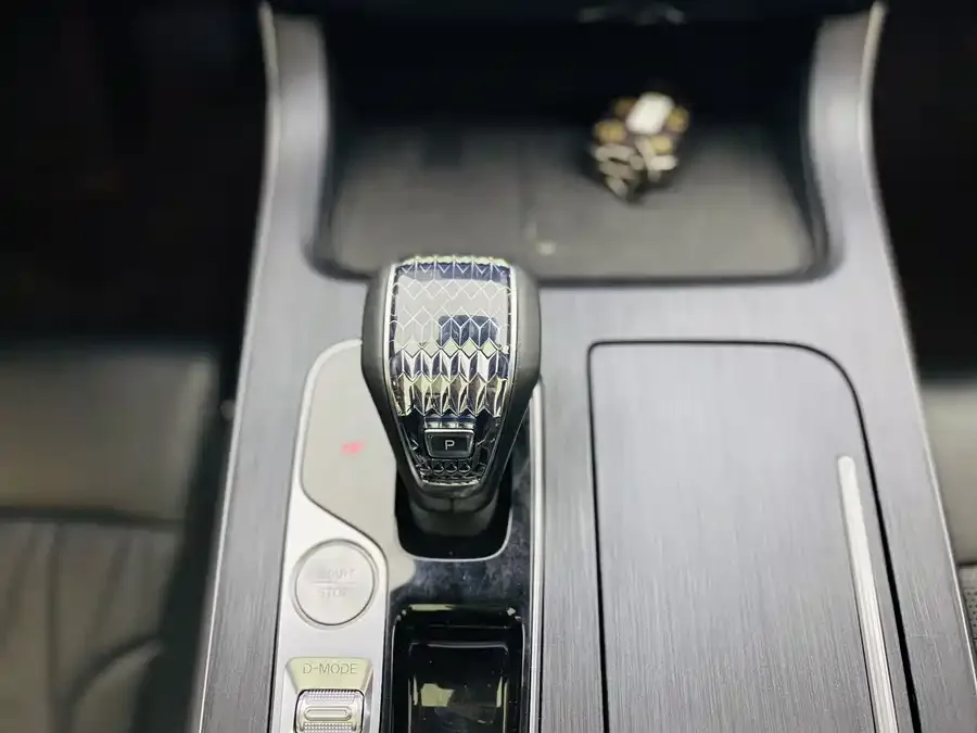 GAC Trumpchi GS8 Trumpchi GS8 2024 Navigator Series 2.0TGDI 2WD Luxury Intelligent Connected Edition 7-Seater 2024 — миниатюра 5